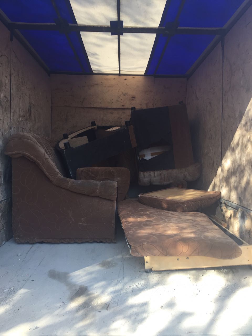 Вывоз старого дивана в Челябинске недорого